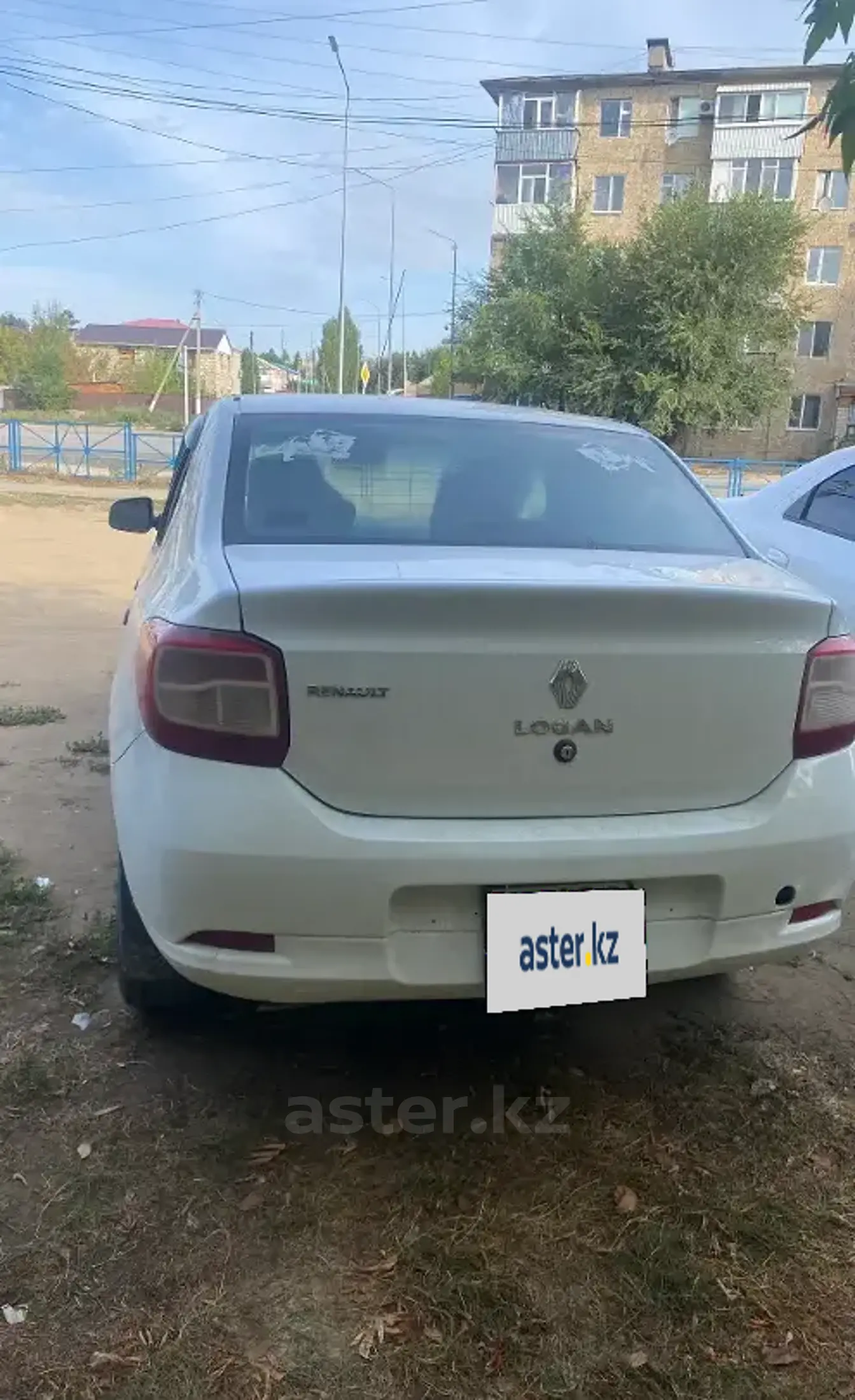 Renault Logan 2015 года за 3 500 000 тг. в Актобе фото 3