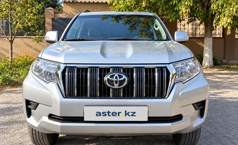 Toyota Land Cruiser Prado 2019 года за 19 900 000 тг. в Астана фото 2