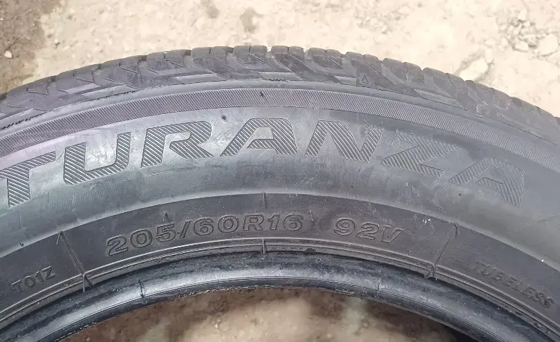 БУ летние шины 205/60 R16 Bridgestone Turanza за 80000 тг. в Алматы - фото 3