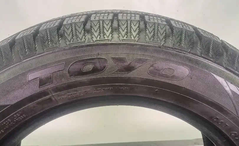 БУ зимние шины 185/65 R15 Toyo Observe за 22000 тг. в Алматы - фото 2