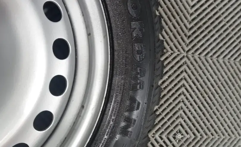 БУ зимние шины 205/55 R16 Nordman 4 за 70000 тг. в Астане - фото 3